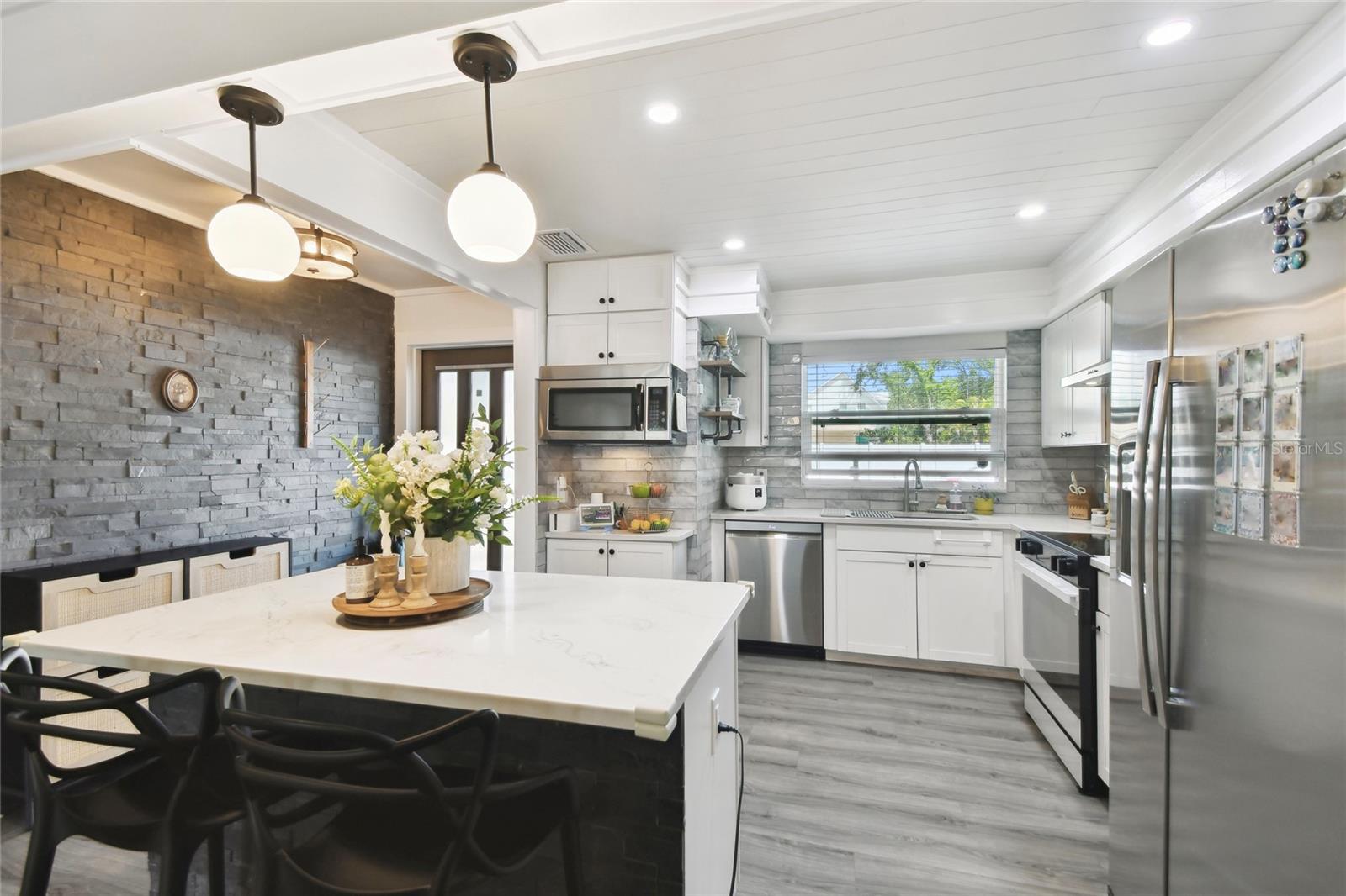 3202 W COACHMAN AVE, TAMPA, FL, 33611