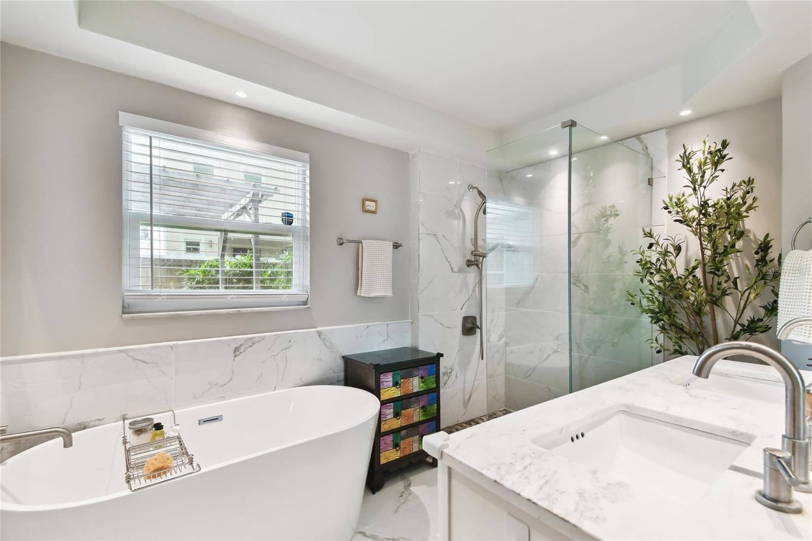 3202 W COACHMAN AVE, TAMPA, FL, 33611