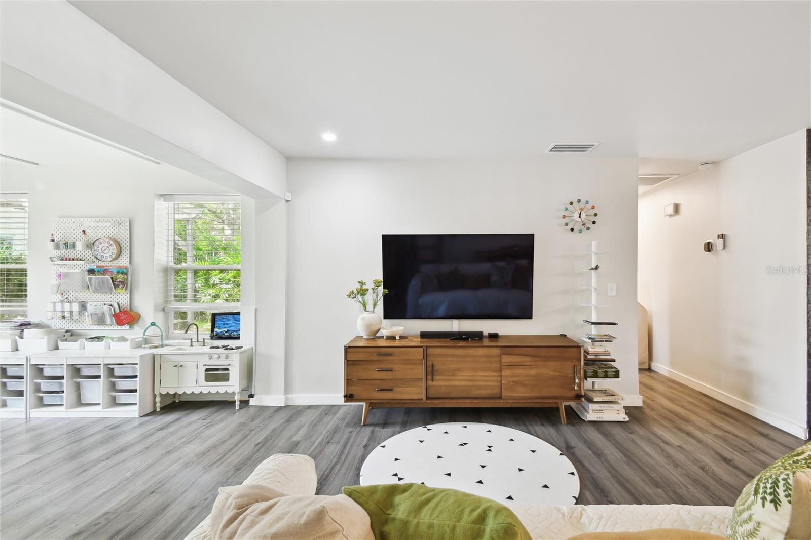 3202 W COACHMAN AVE, TAMPA, FL, 33611