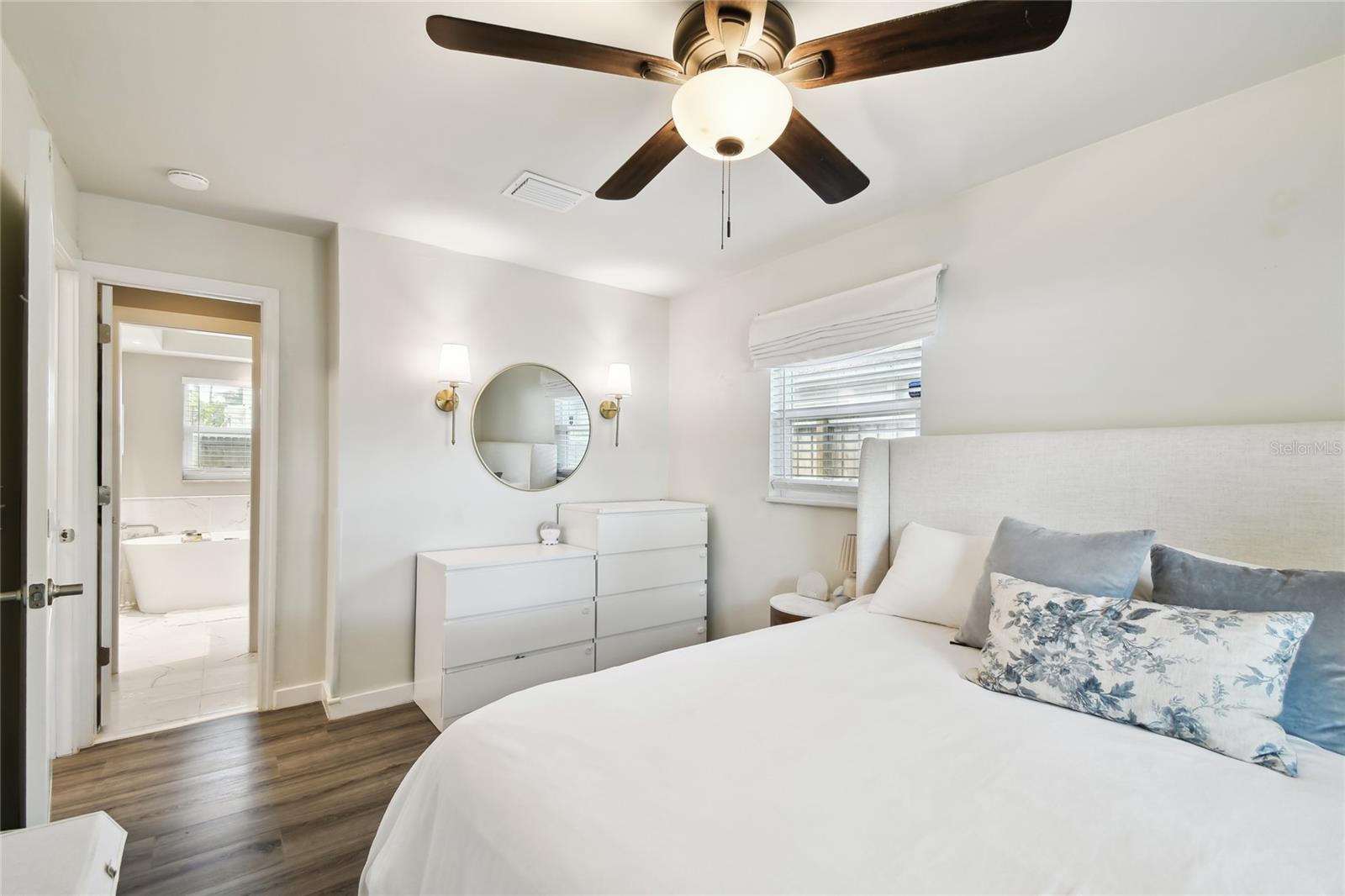 3202 W COACHMAN AVE, TAMPA, FL, 33611