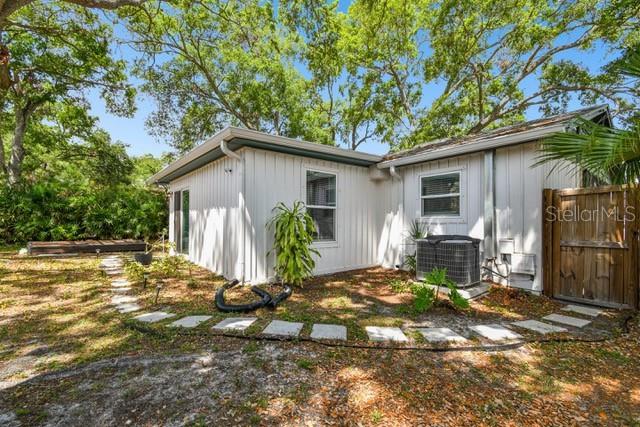 3202 W COACHMAN AVE, TAMPA, FL, 33611