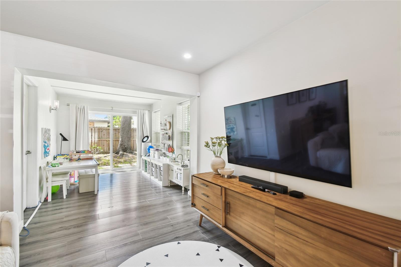 3202 W COACHMAN AVE, TAMPA, FL, 33611