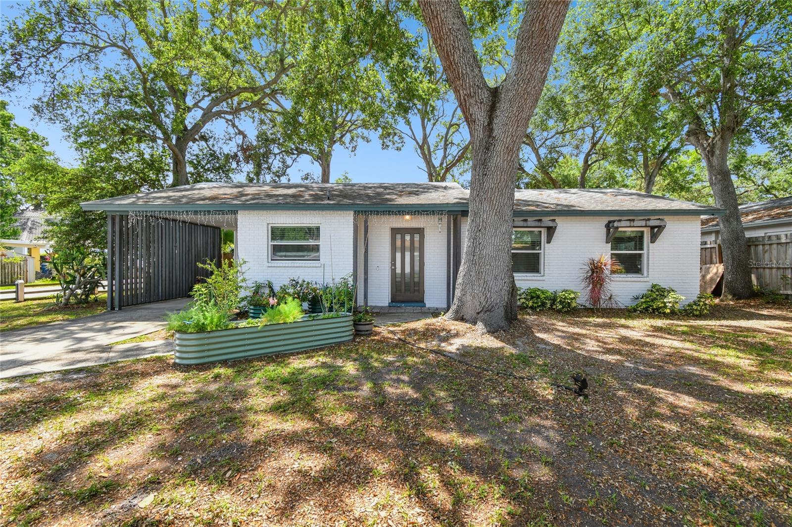 3202 W COACHMAN AVE, TAMPA, FL, 33611