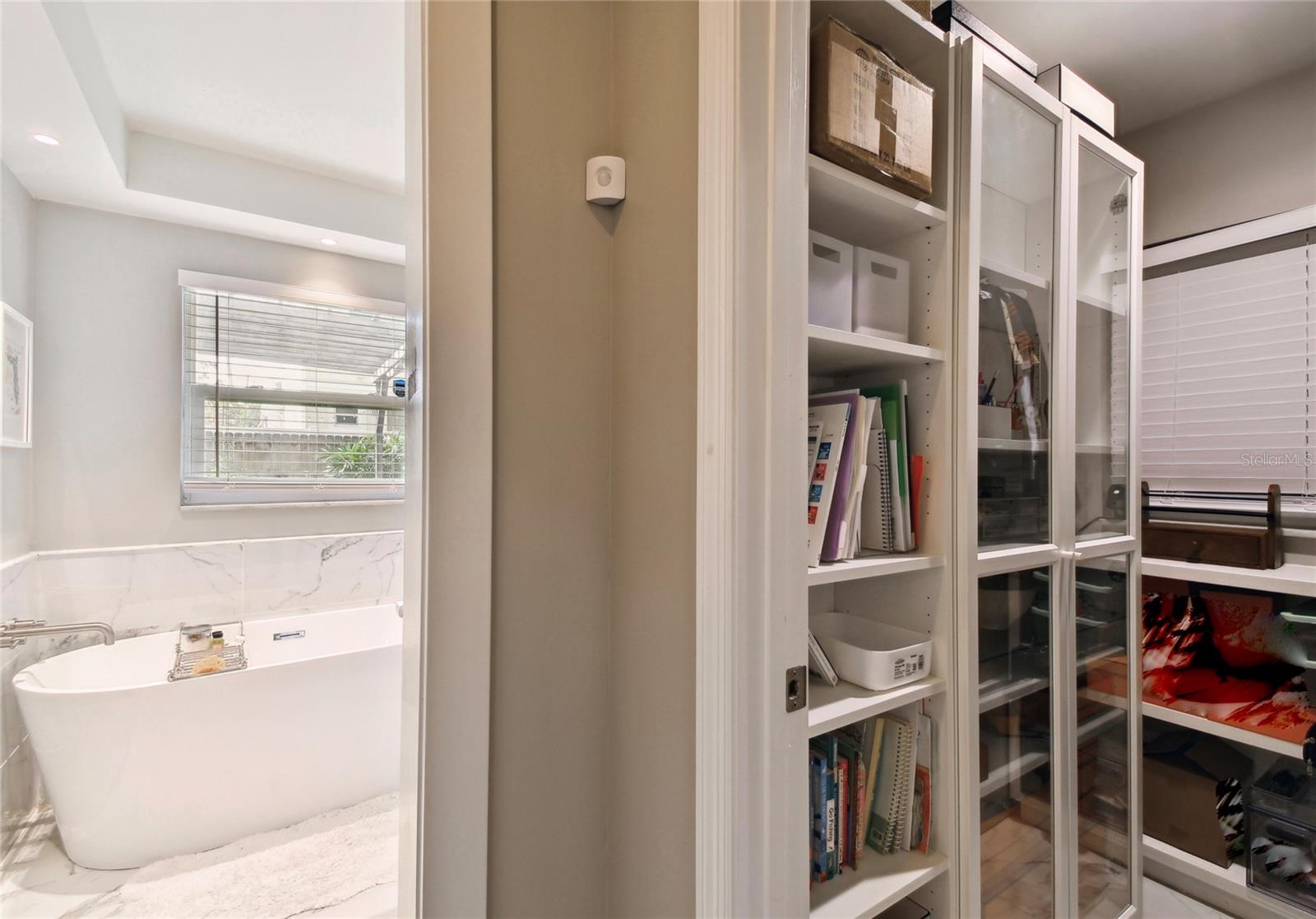 3202 W COACHMAN AVE, TAMPA, FL, 33611