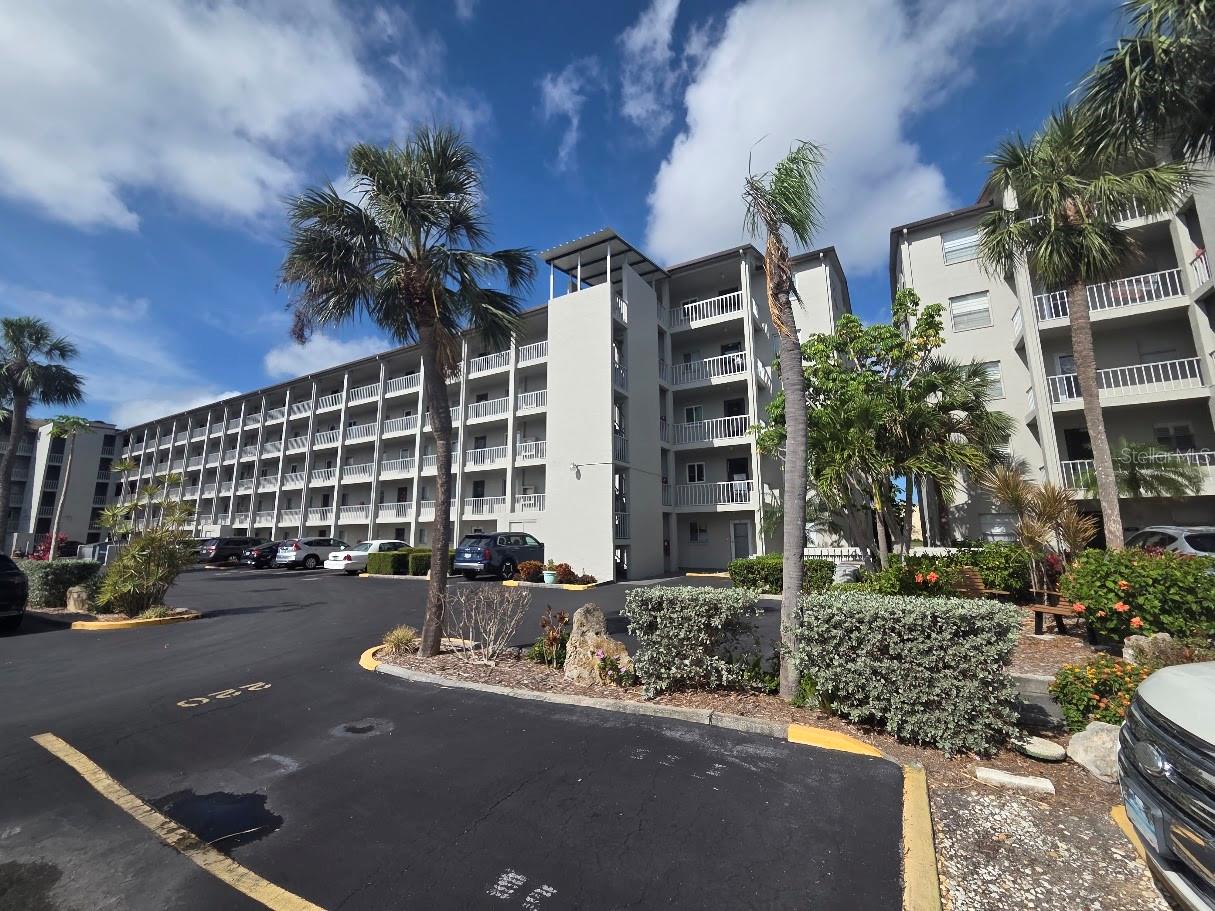 3368 LAKE BAYSHORE DR #217 BUILDING P, BRADENTON, FL, 34205