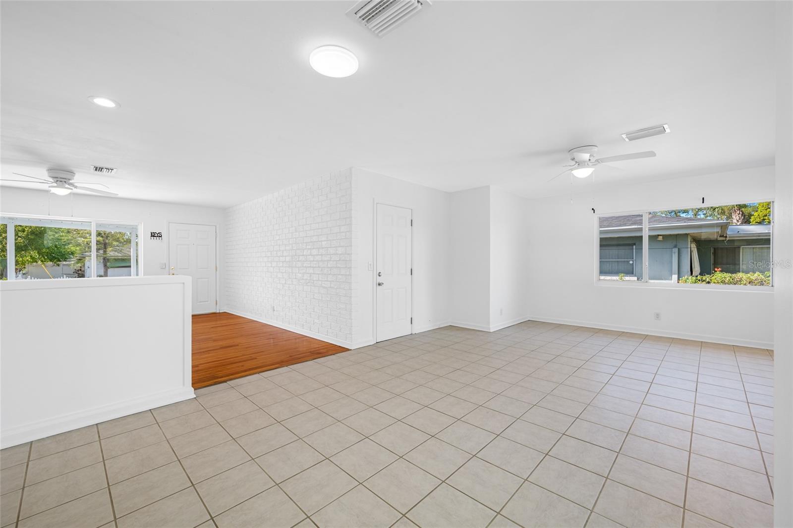 1431 KINGS HWY, CLEARWATER, FL, 33755