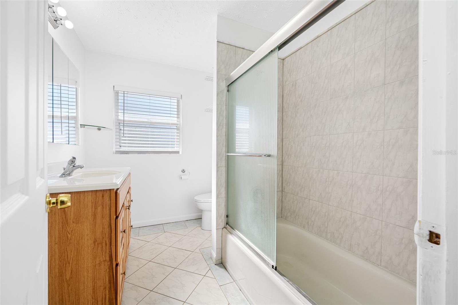 1431 KINGS HWY, CLEARWATER, FL, 33755