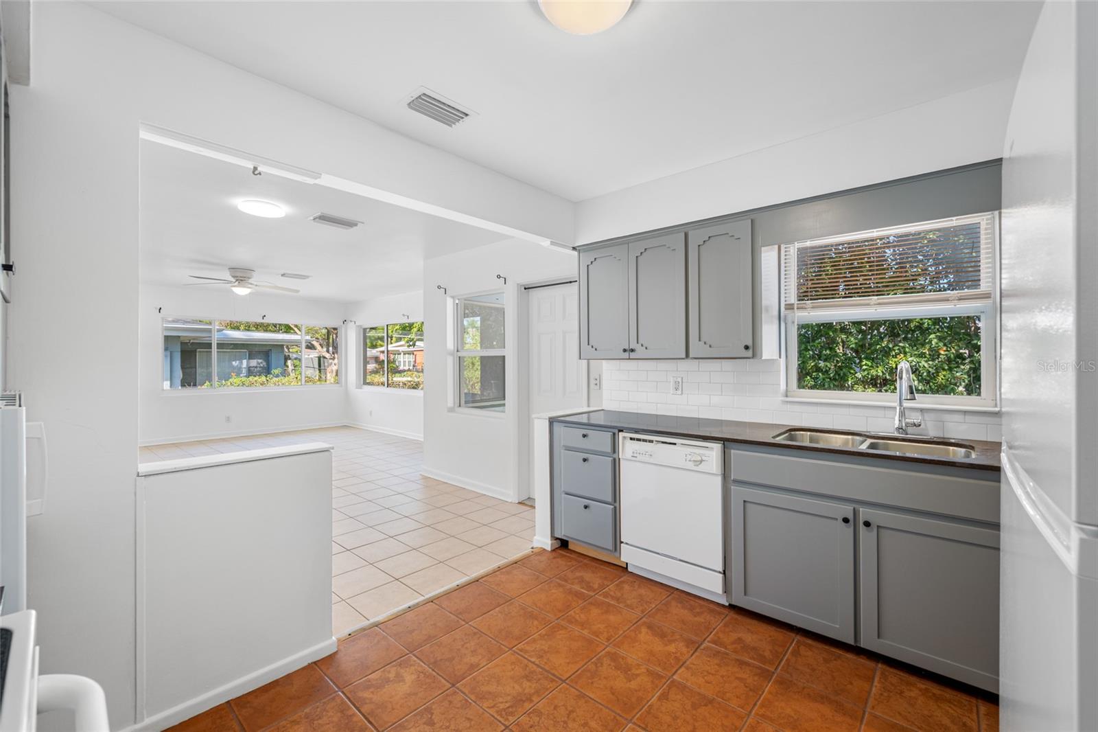 1431 KINGS HWY, CLEARWATER, FL, 33755