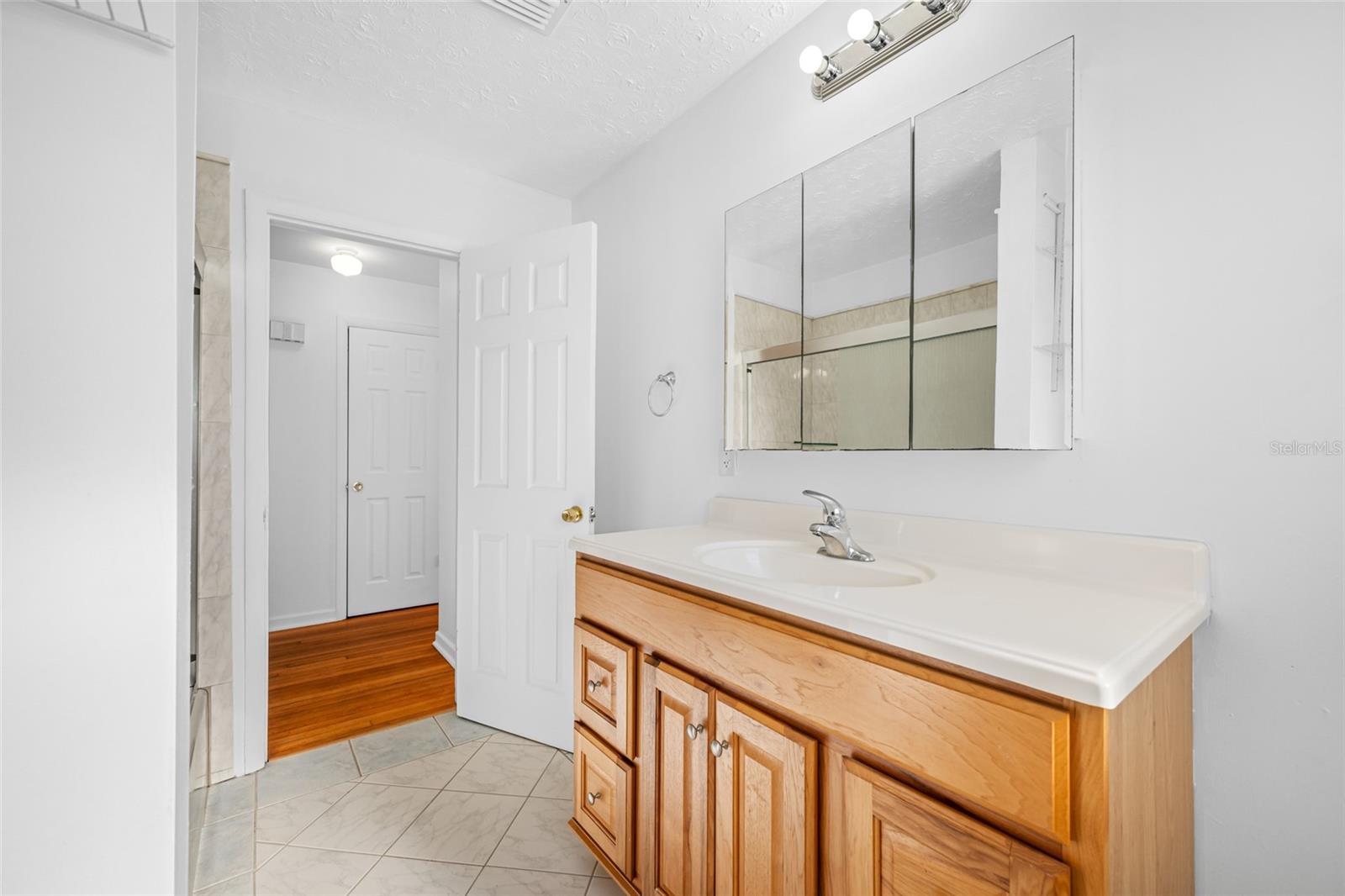 1431 KINGS HWY, CLEARWATER, FL, 33755