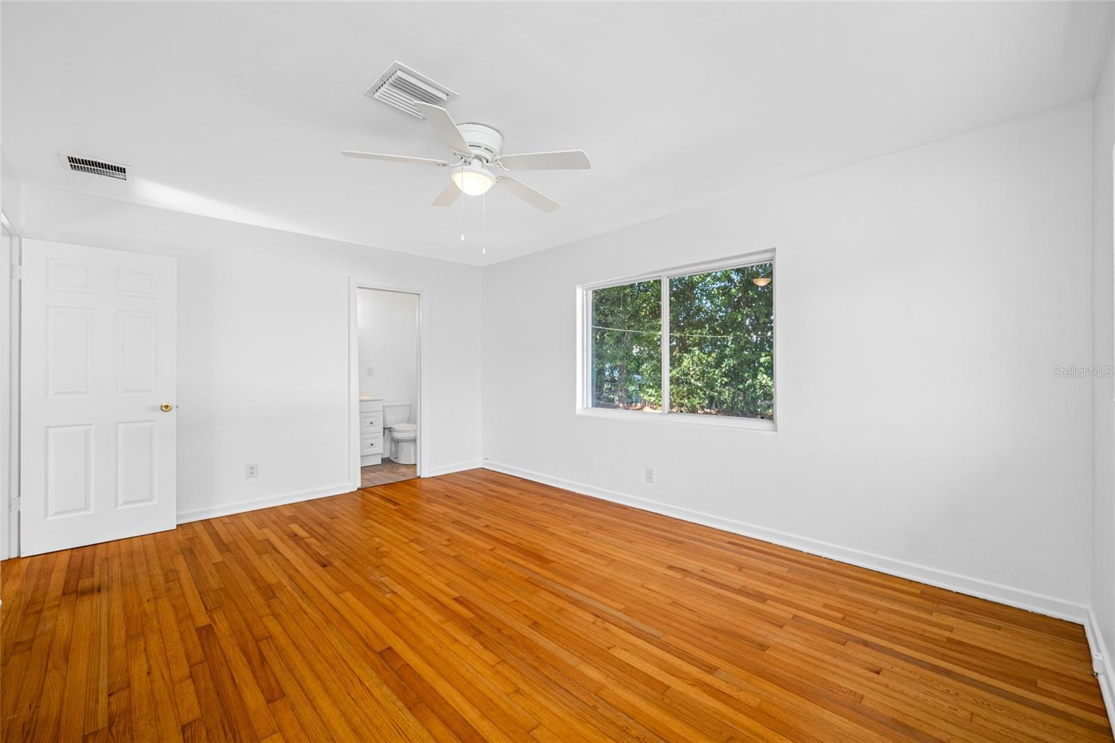 1431 KINGS HWY, CLEARWATER, FL, 33755