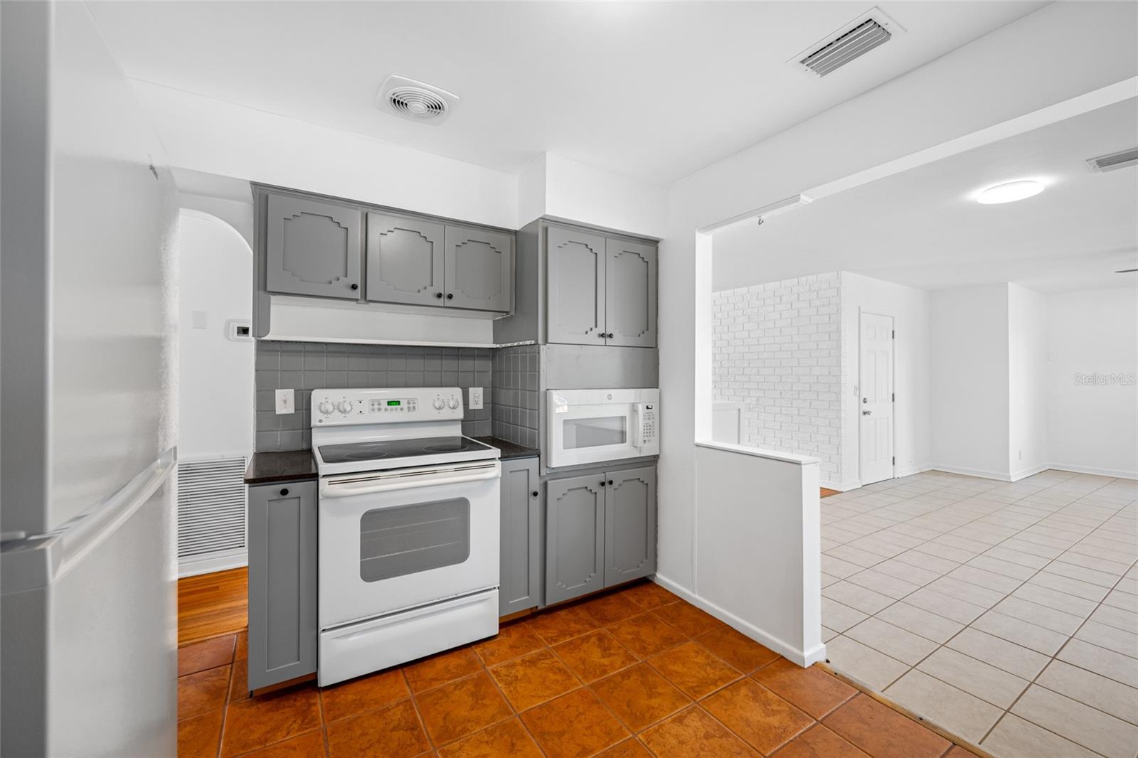 1431 KINGS HWY, CLEARWATER, FL, 33755