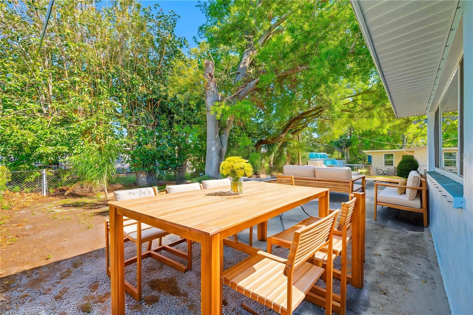 1431 KINGS HWY, CLEARWATER, FL, 33755