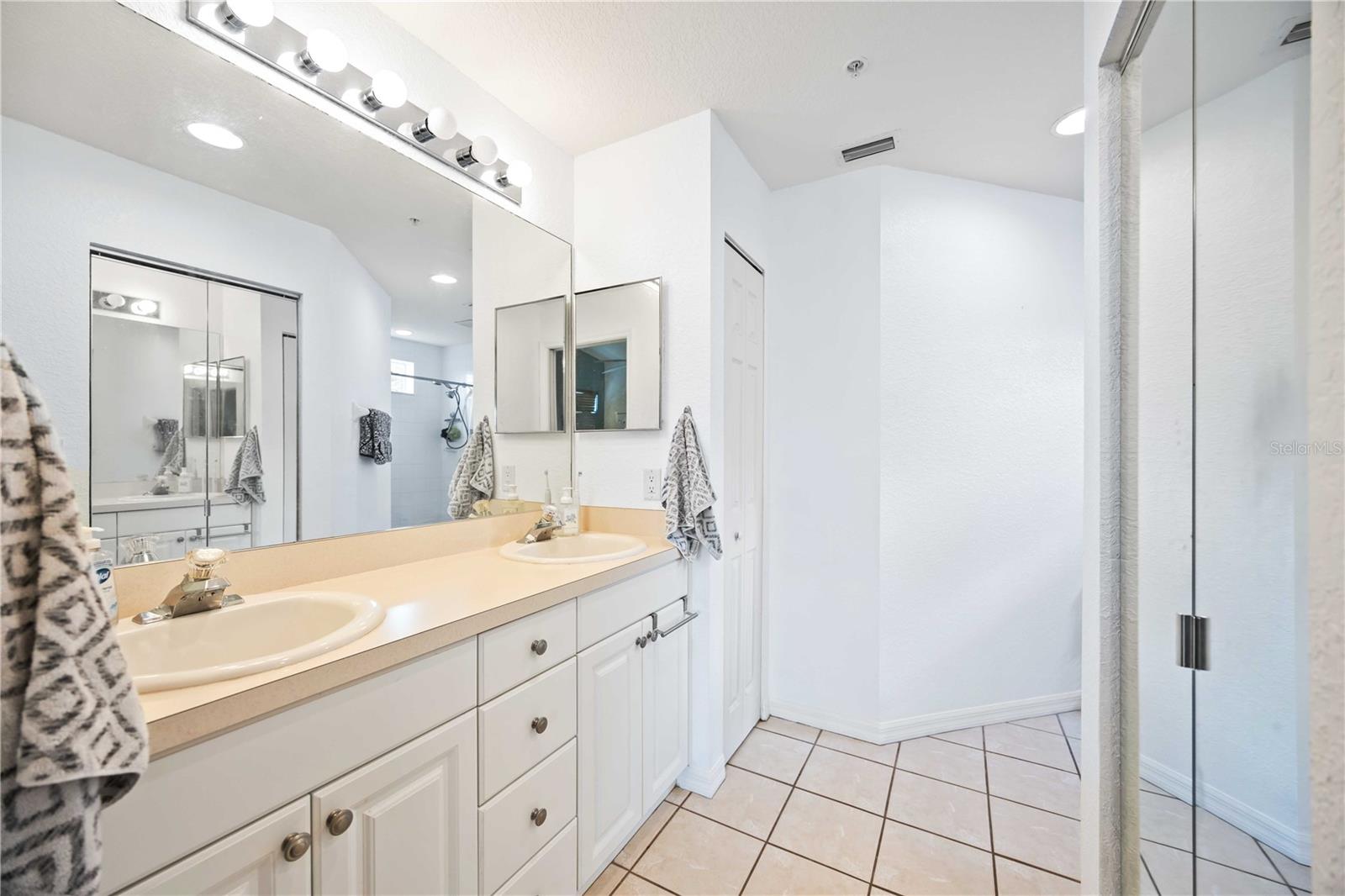6314 BAY CEDAR LN #201, BRADENTON, FL, 34203