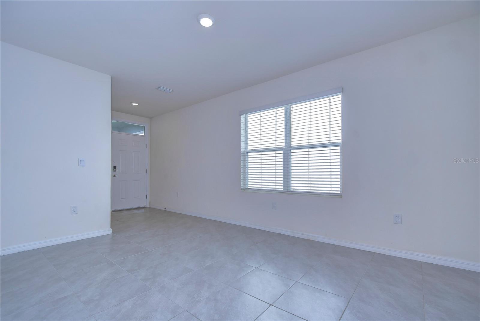 5460 WARRINGTON TOWN PATH, WESLEY CHAPEL, FL, 33545