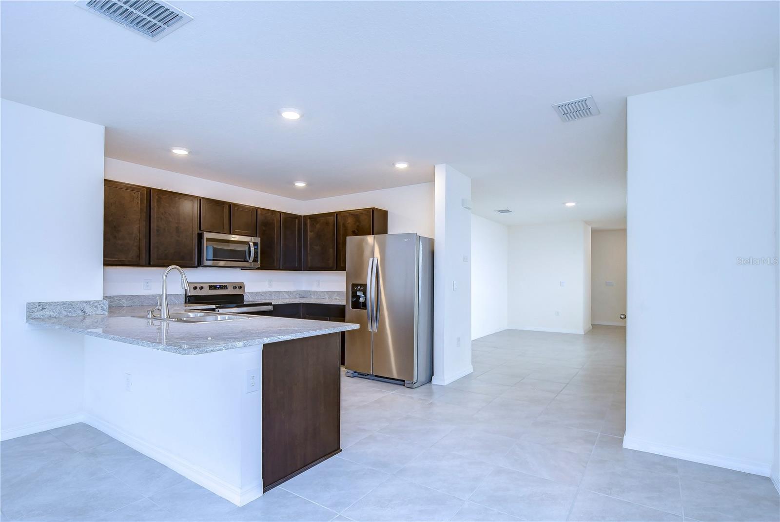 5460 WARRINGTON TOWN PATH, WESLEY CHAPEL, FL, 33545