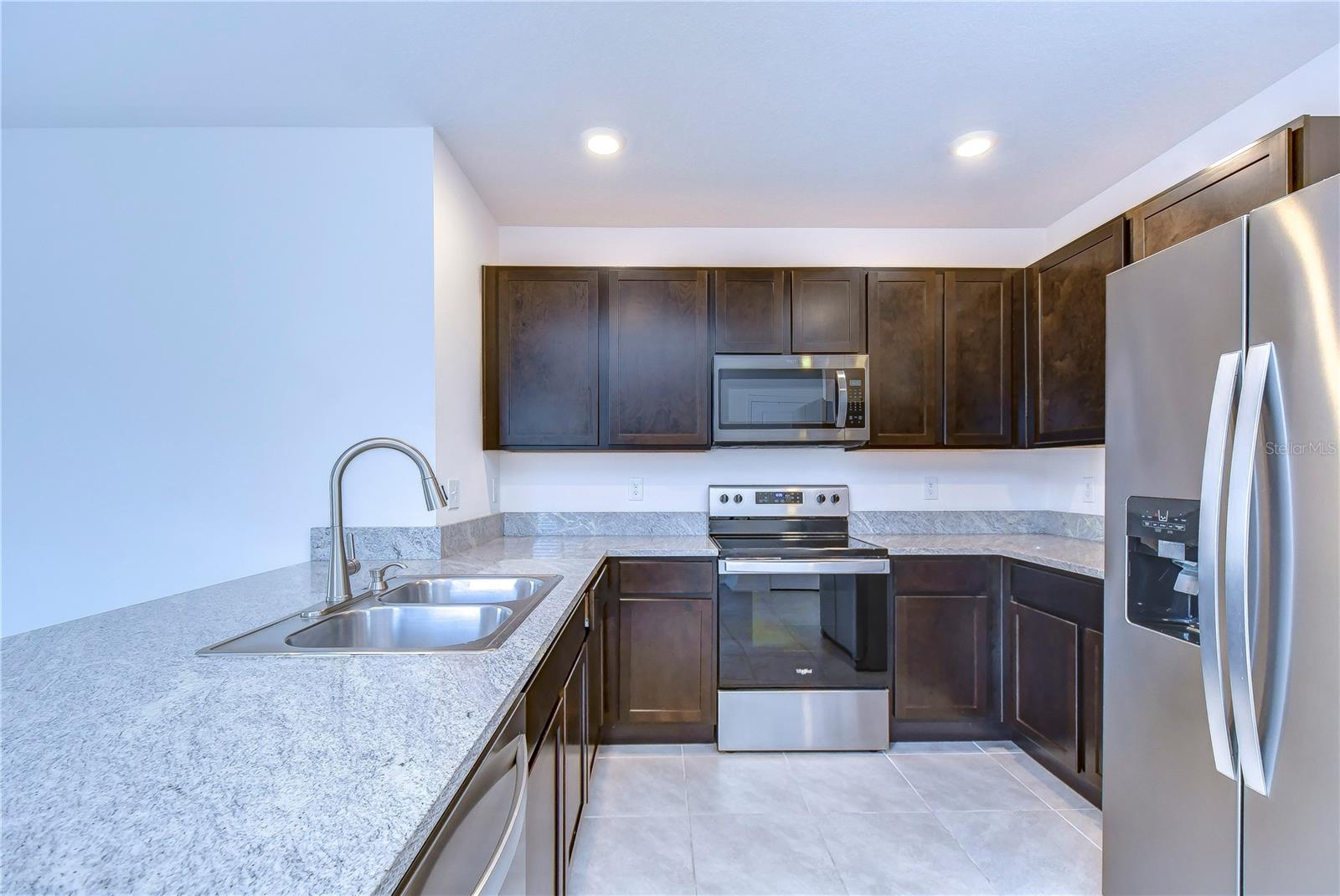 5460 WARRINGTON TOWN PATH, WESLEY CHAPEL, FL, 33545