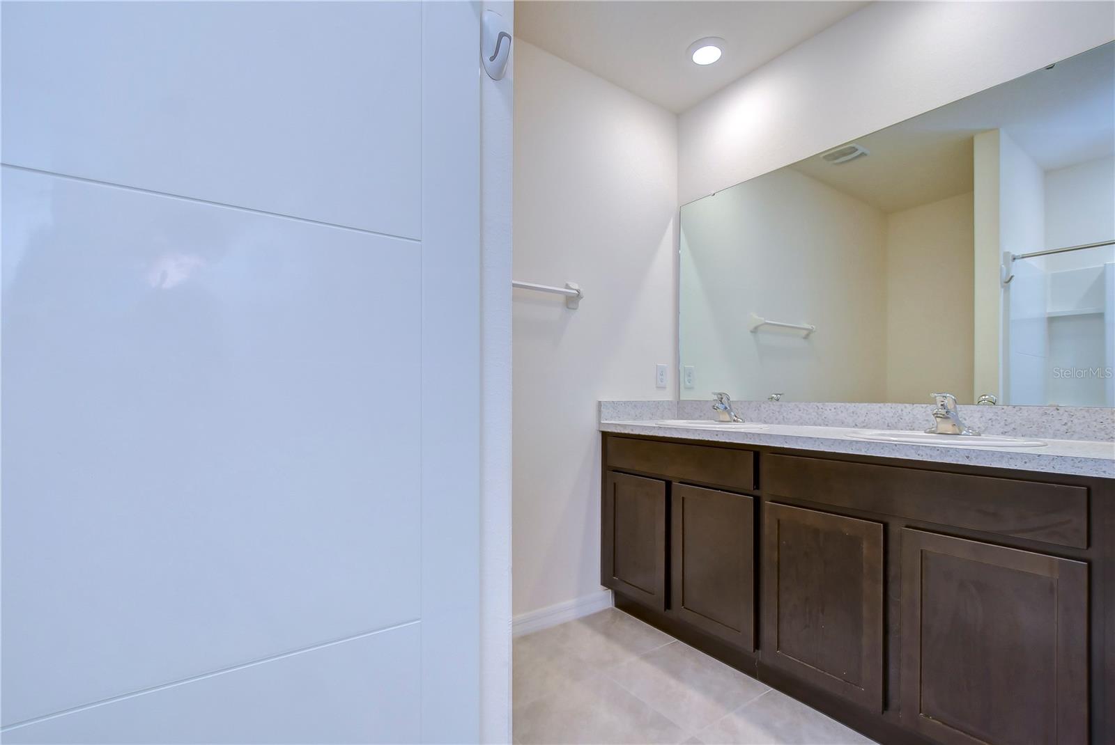 5460 WARRINGTON TOWN PATH, WESLEY CHAPEL, FL, 33545