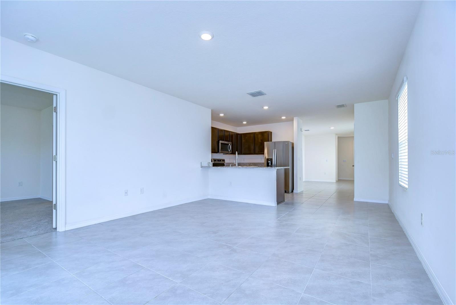 5460 WARRINGTON TOWN PATH, WESLEY CHAPEL, FL, 33545