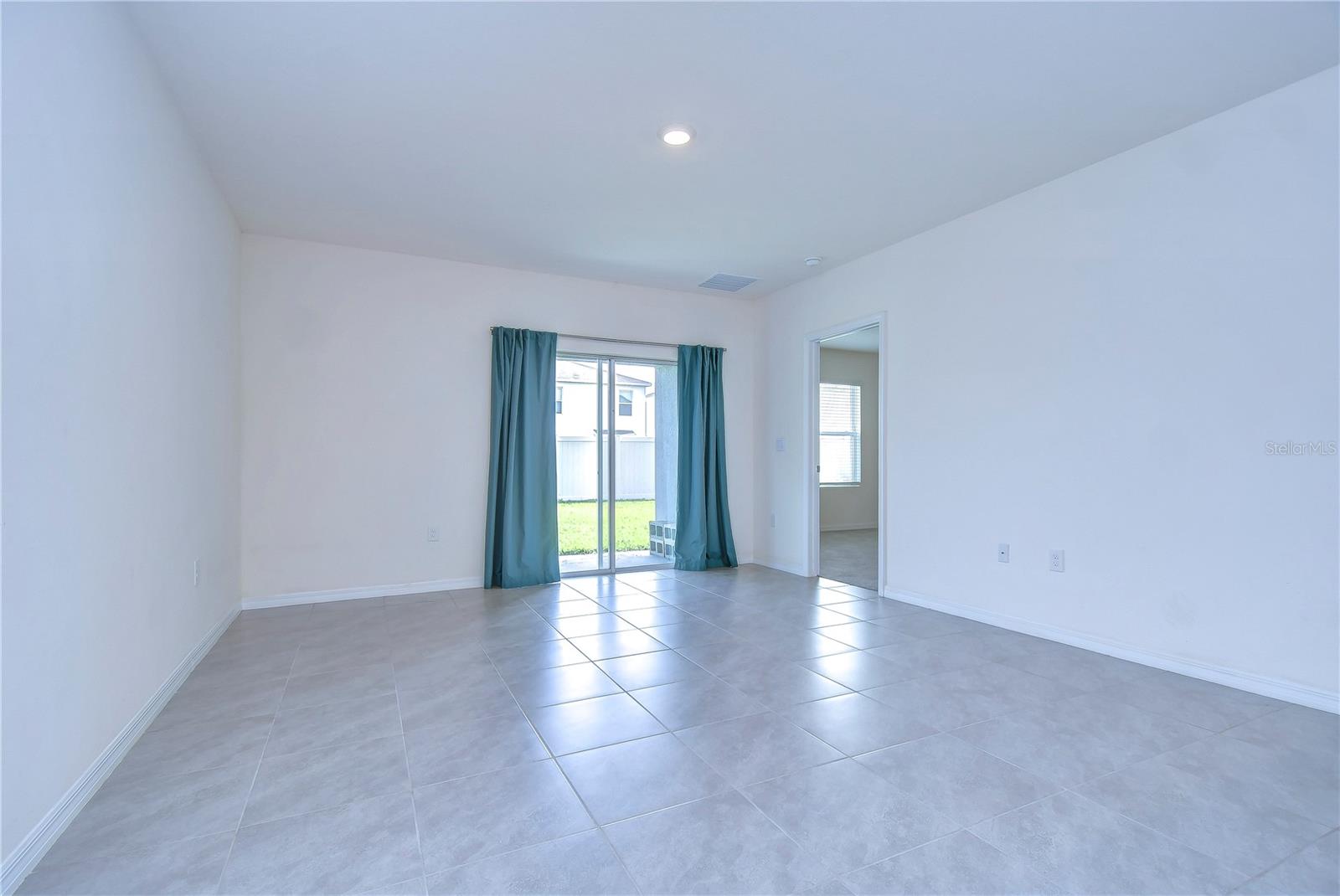 5460 WARRINGTON TOWN PATH, WESLEY CHAPEL, FL, 33545