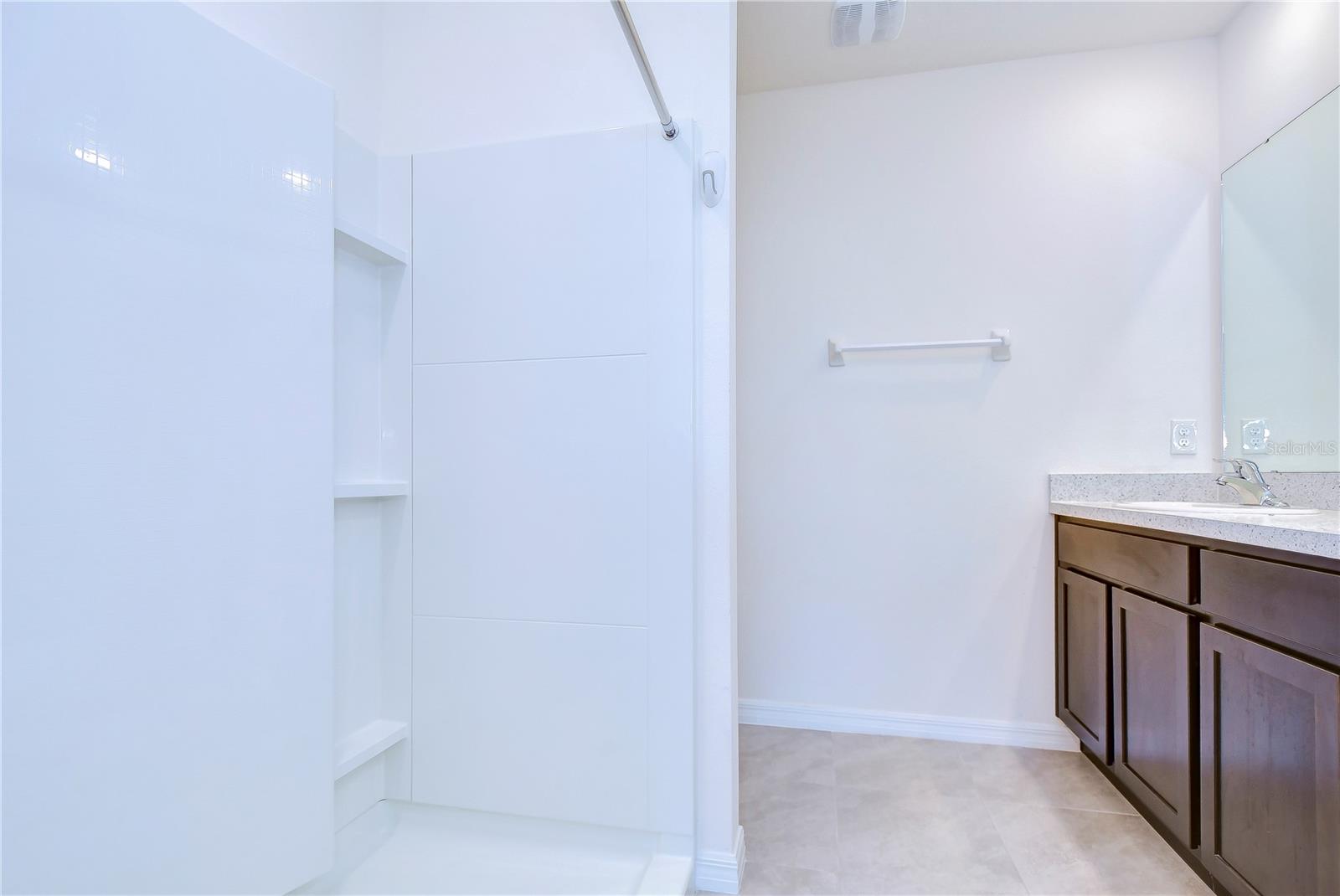 5460 WARRINGTON TOWN PATH, WESLEY CHAPEL, FL, 33545