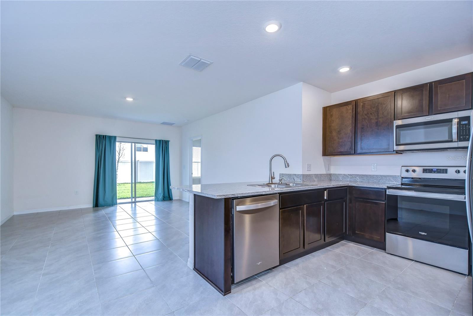 5460 WARRINGTON TOWN PATH, WESLEY CHAPEL, FL, 33545