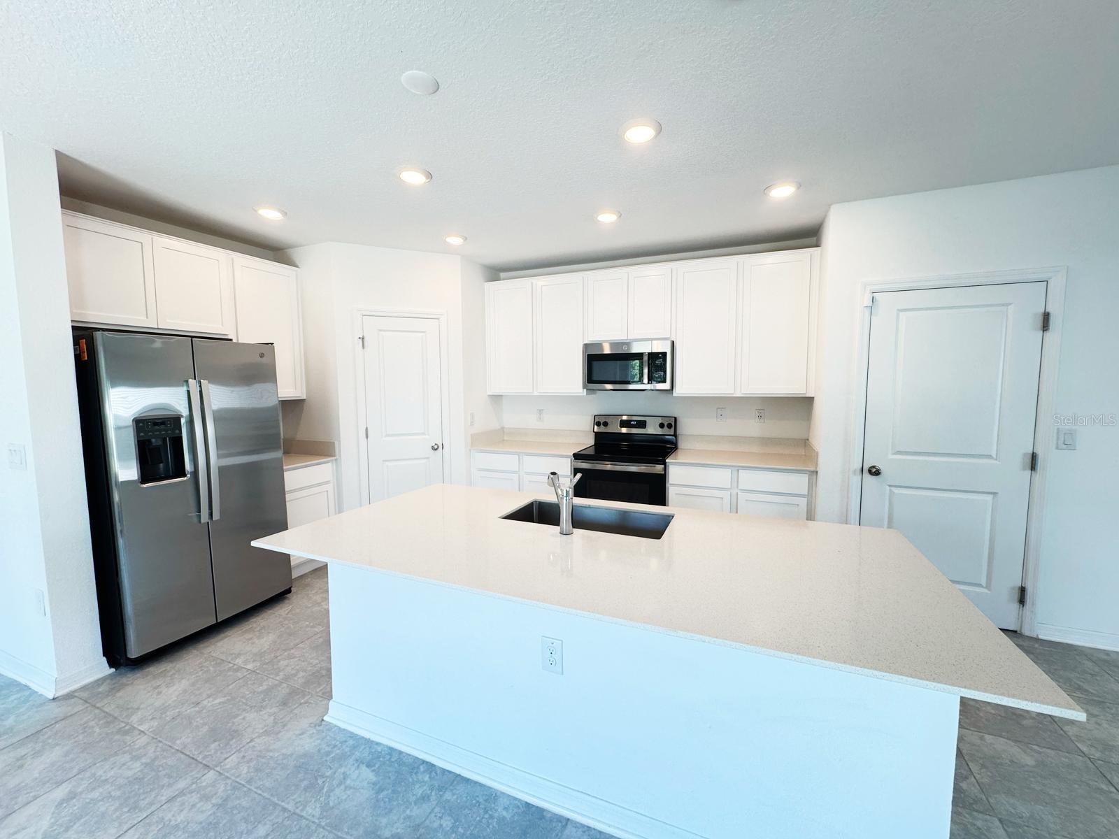 645 BELL PRAIRIE CIR, LAKE WALES, FL, 33859