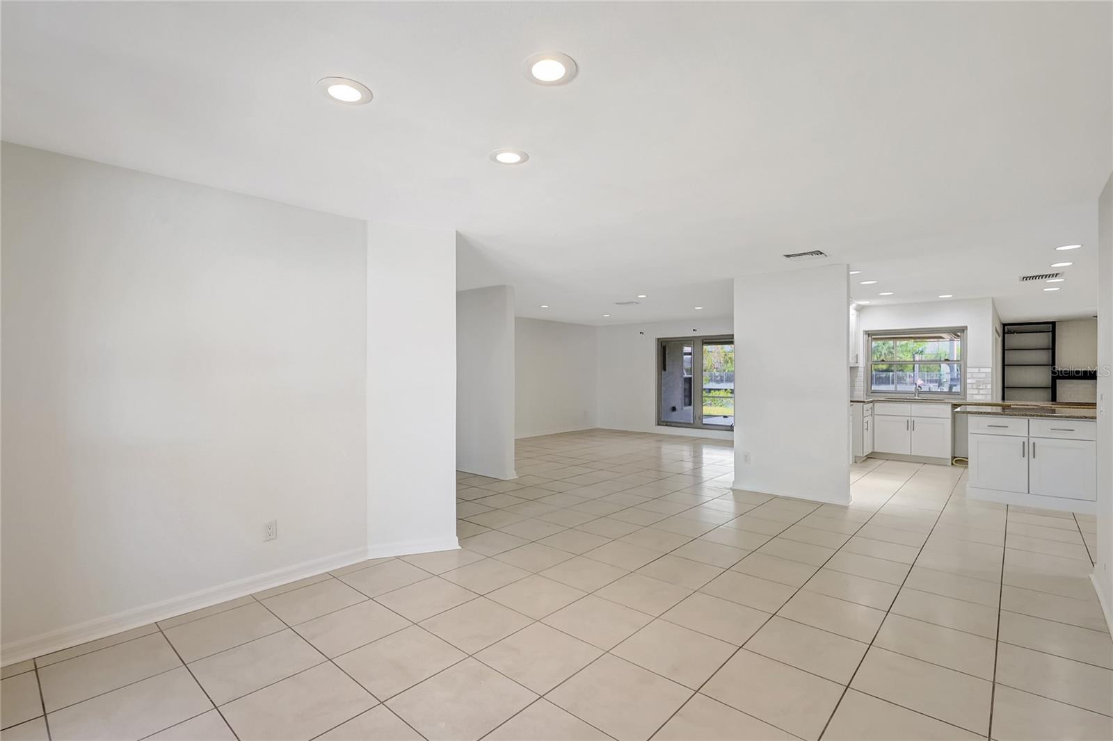 3901 E EDEN ROC CIR, TAMPA, FL, 33634