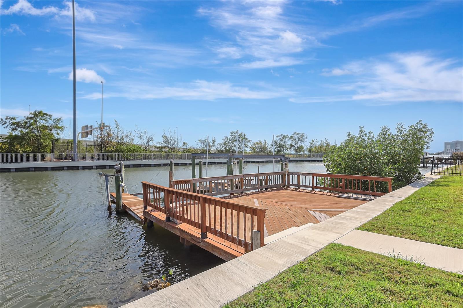 3901 E EDEN ROC CIR, TAMPA, FL, 33634