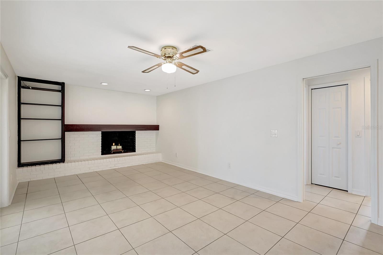 3901 E EDEN ROC CIR, TAMPA, FL, 33634