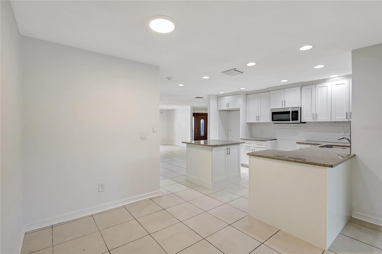 3901 E EDEN ROC CIR, TAMPA, FL, 33634