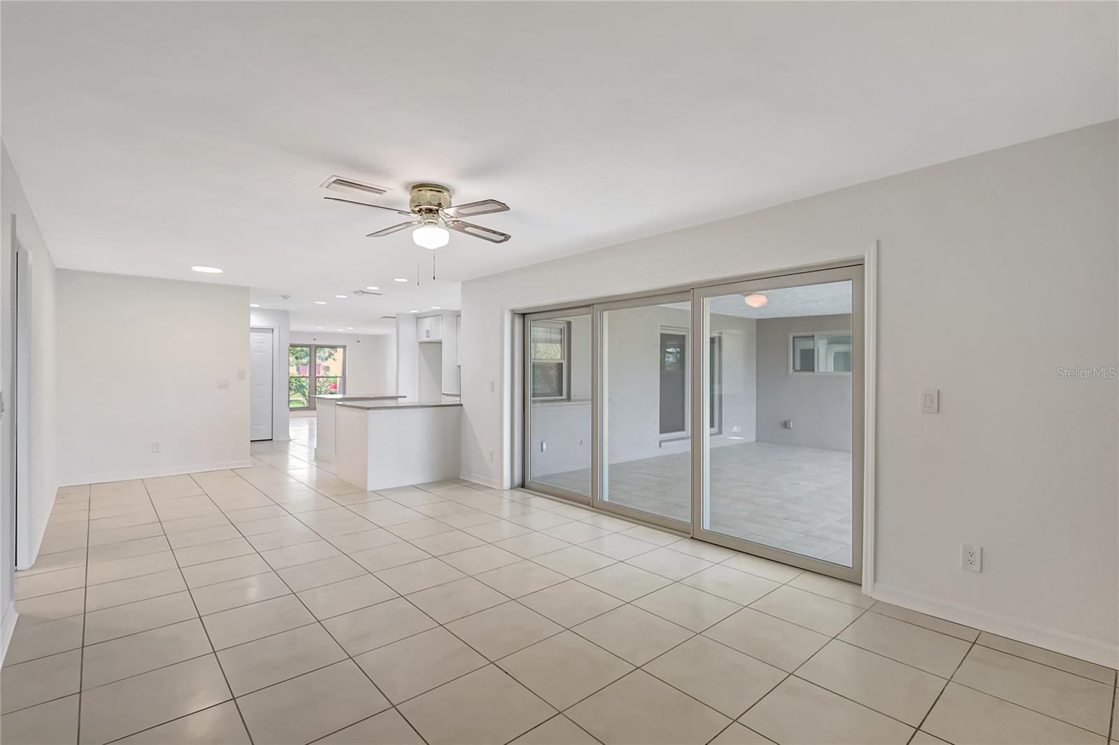 3901 E EDEN ROC CIR, TAMPA, FL, 33634