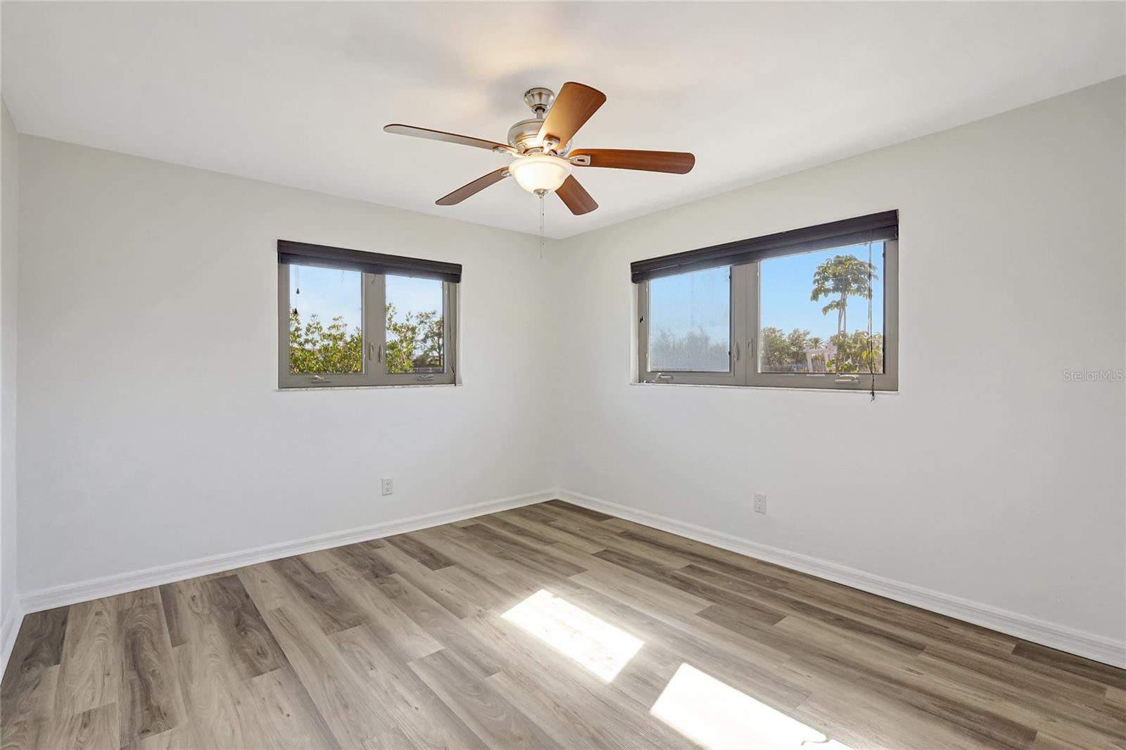 3901 E EDEN ROC CIR, TAMPA, FL, 33634