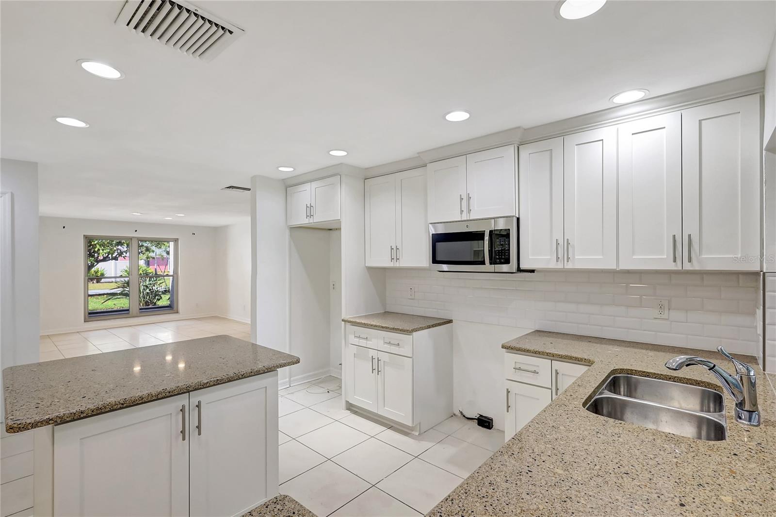 3901 E EDEN ROC CIR, TAMPA, FL, 33634