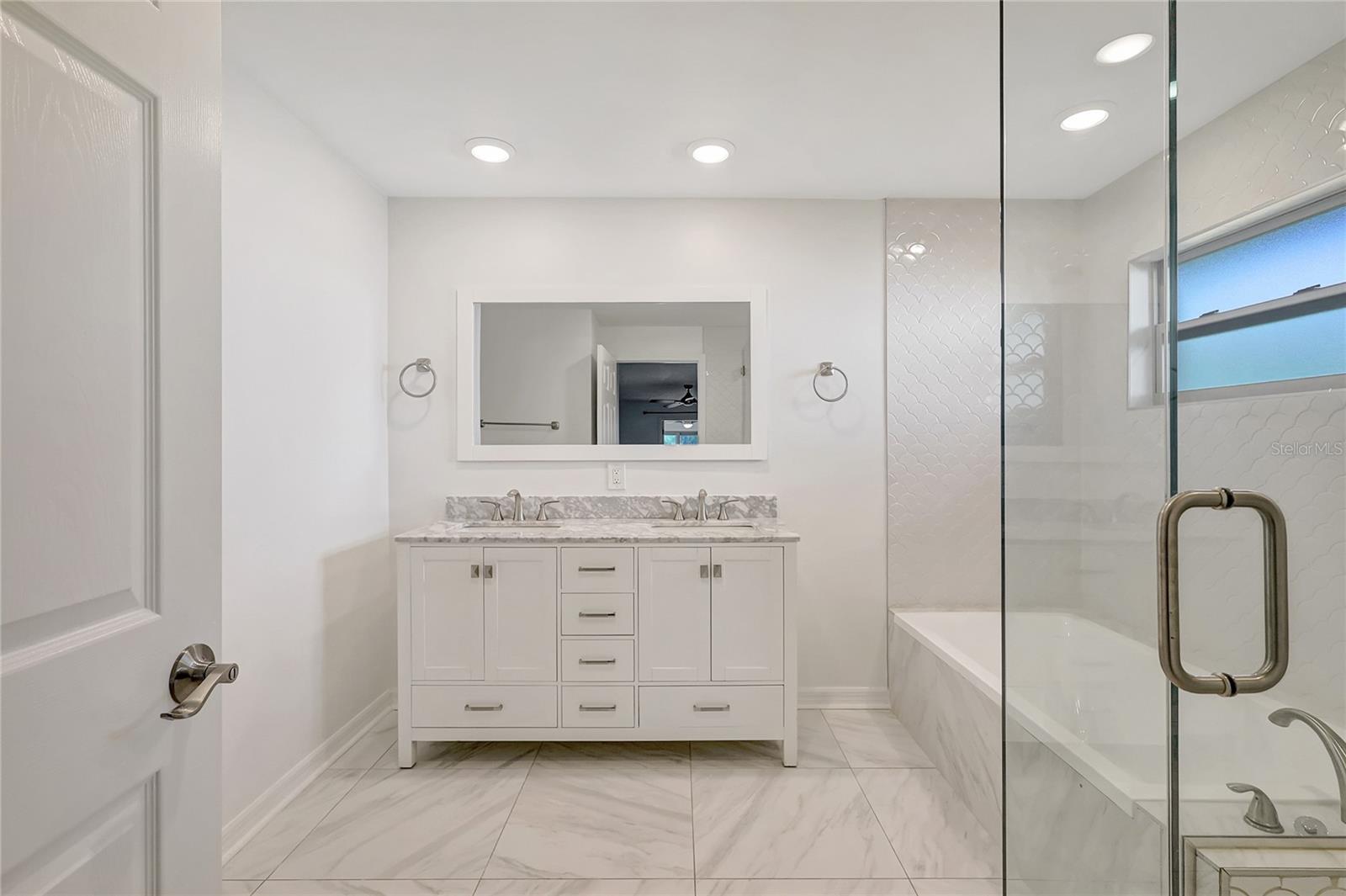 3901 E EDEN ROC CIR, TAMPA, FL, 33634