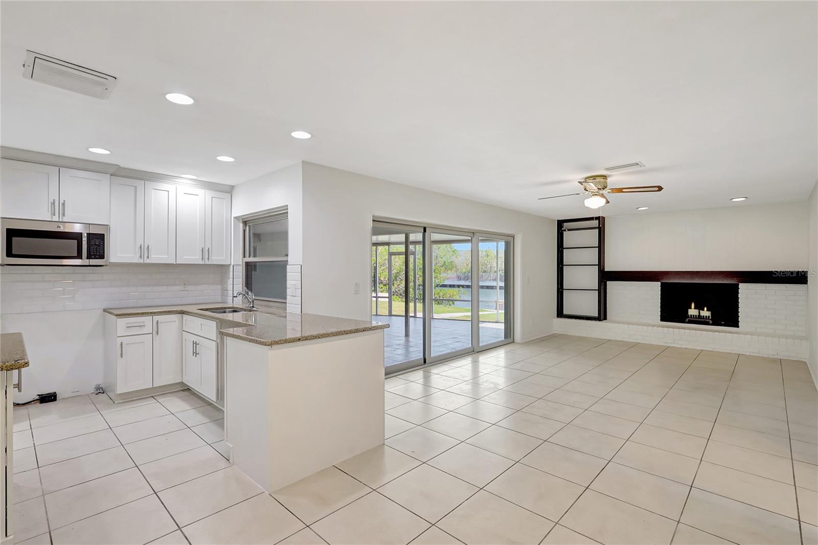 3901 E EDEN ROC CIR, TAMPA, FL, 33634