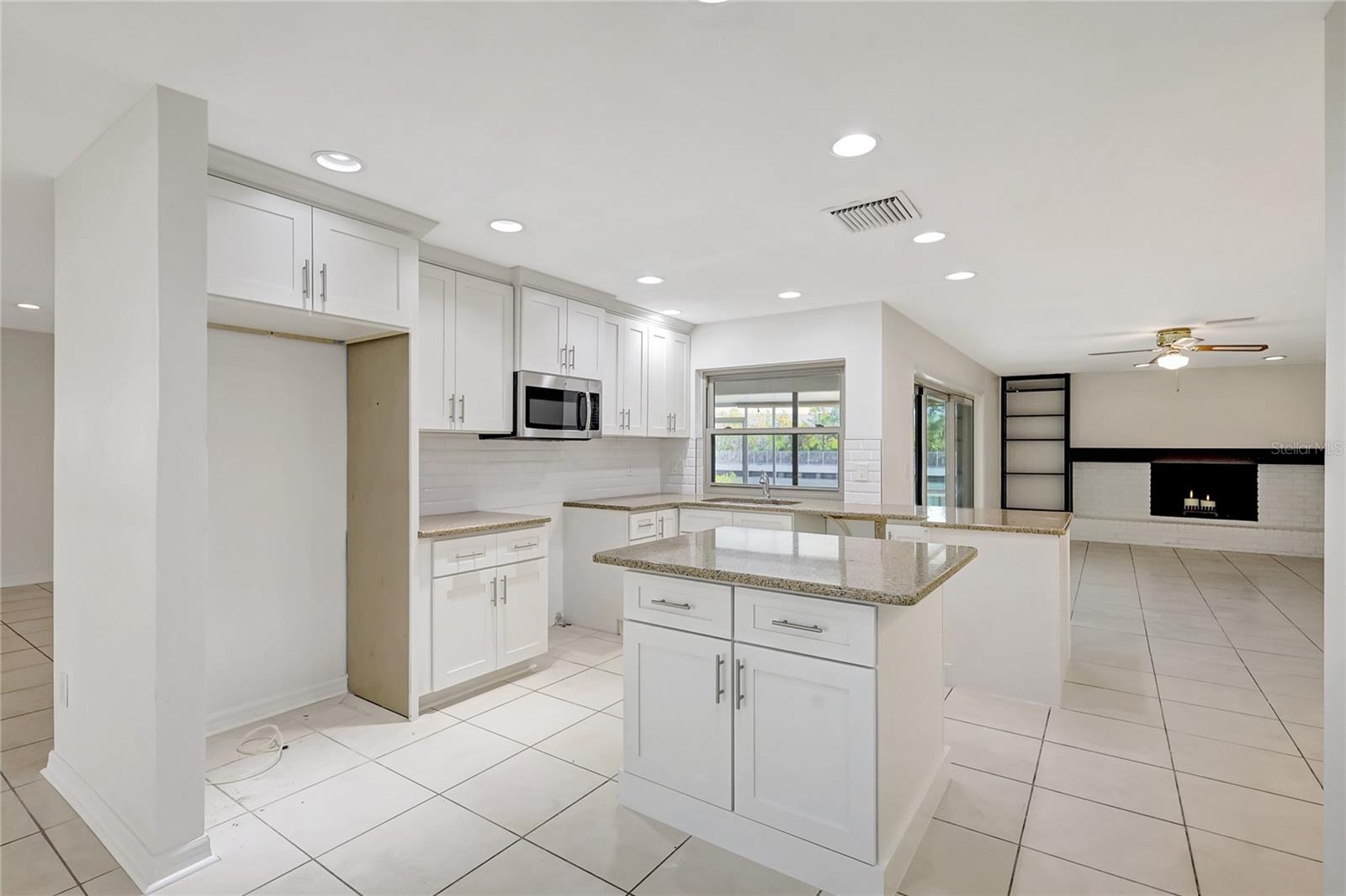 3901 E EDEN ROC CIR, TAMPA, FL, 33634