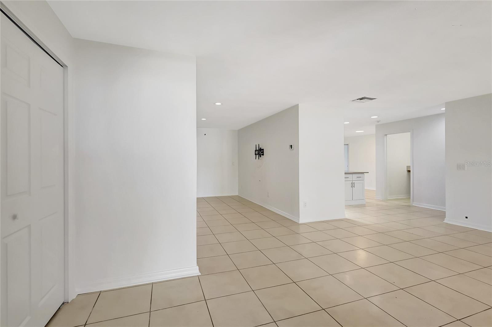 3901 E EDEN ROC CIR, TAMPA, FL, 33634