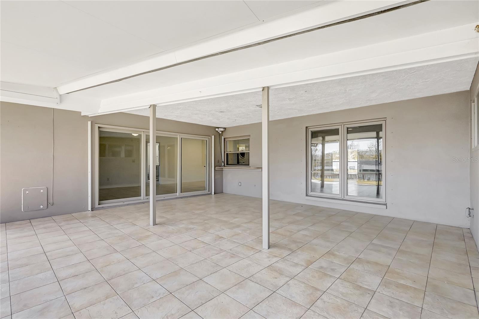3901 E EDEN ROC CIR, TAMPA, FL, 33634