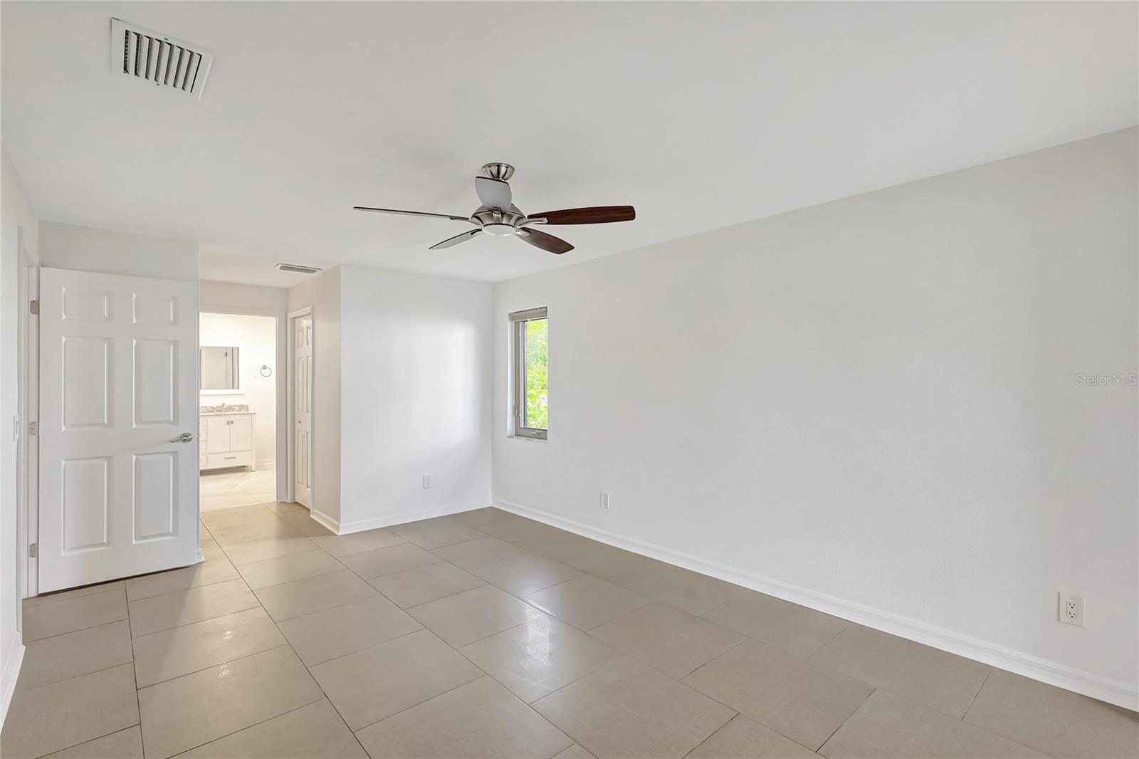 3901 E EDEN ROC CIR, TAMPA, FL, 33634