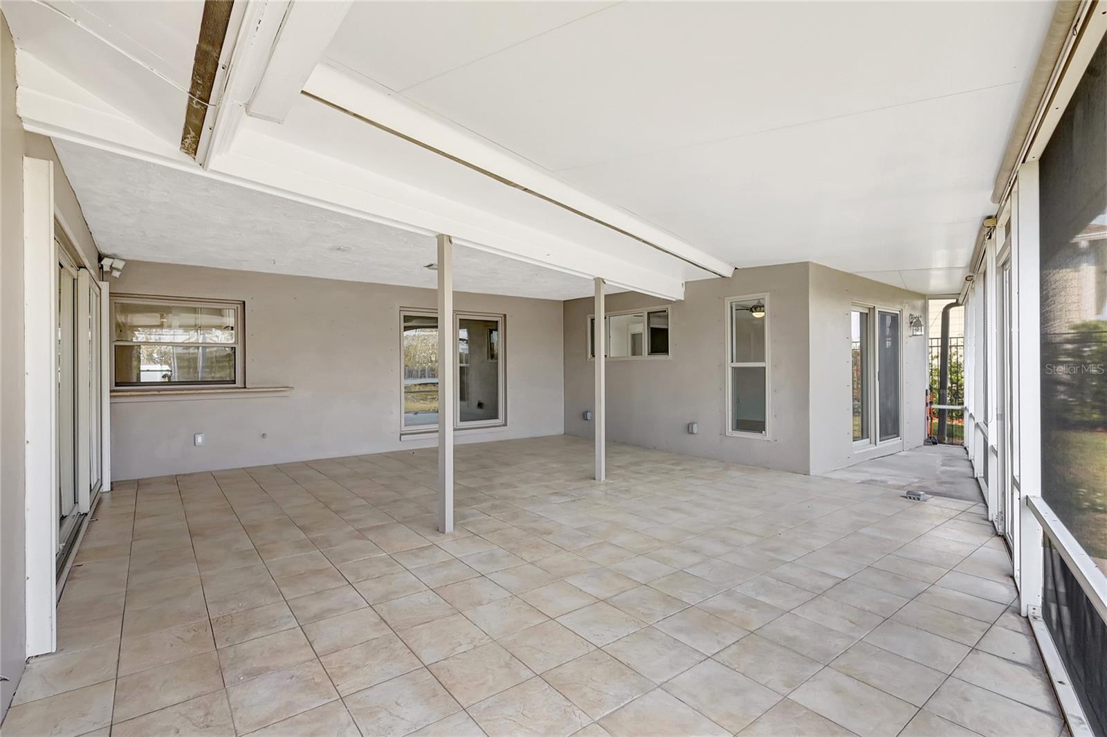 3901 E EDEN ROC CIR, TAMPA, FL, 33634