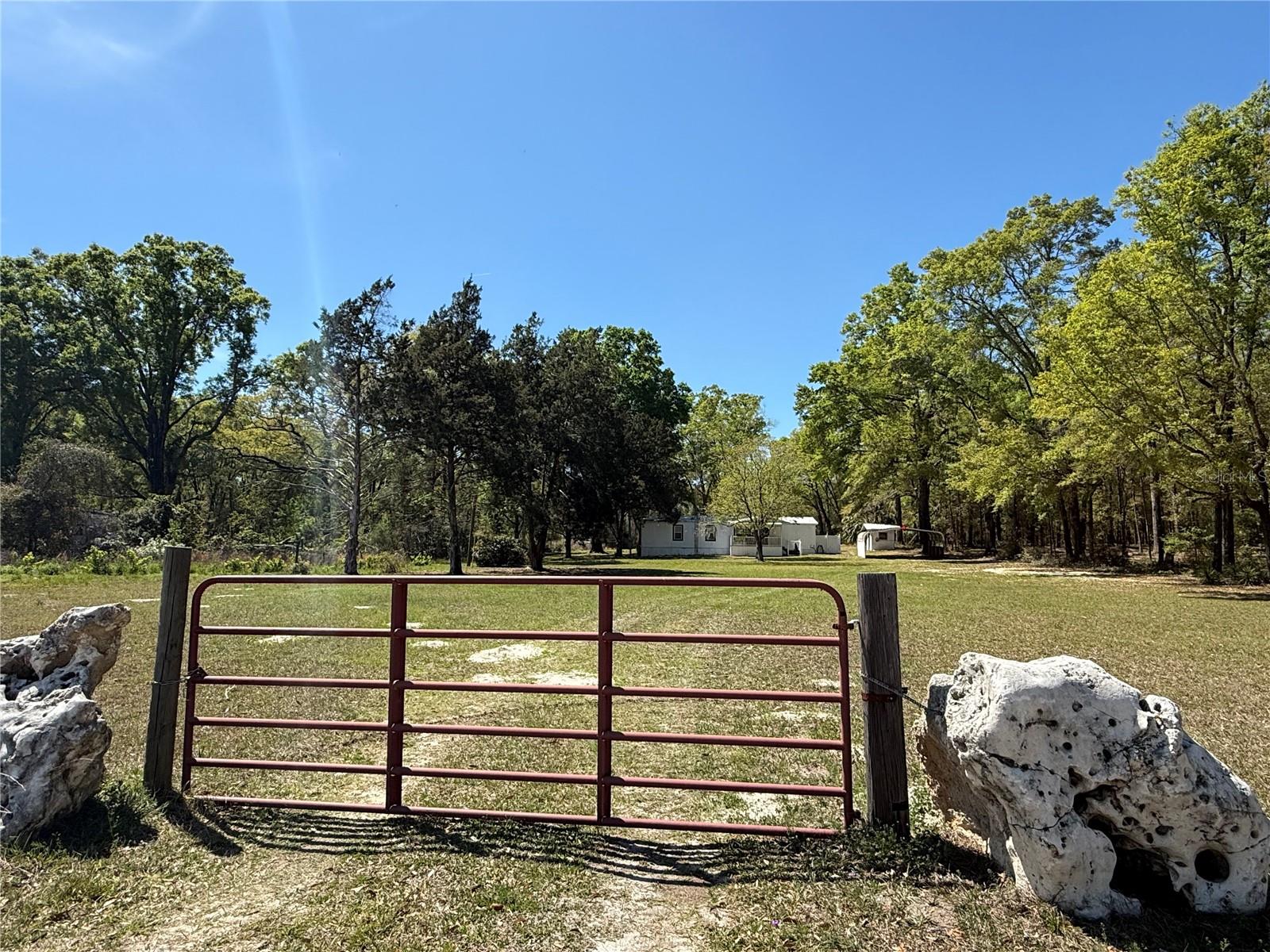 20490 S US 441 HWY, HIGH SPRINGS, FL, 32643