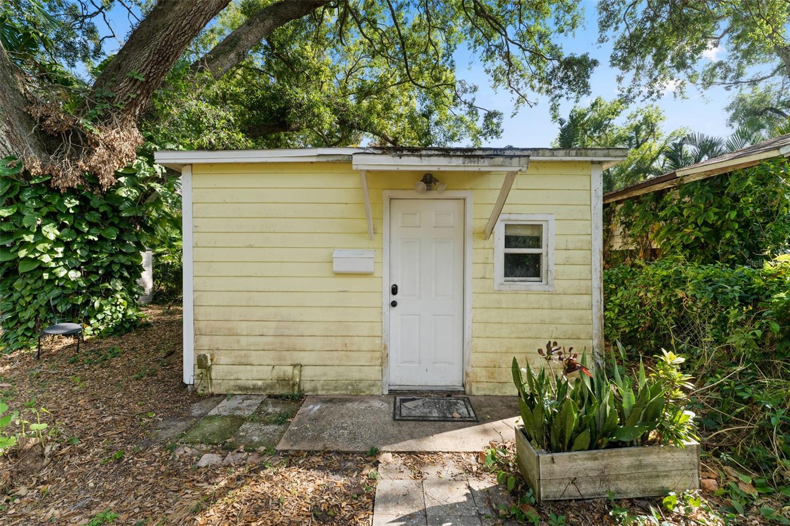1707 E HENRY AVE, TAMPA, FL, 33610