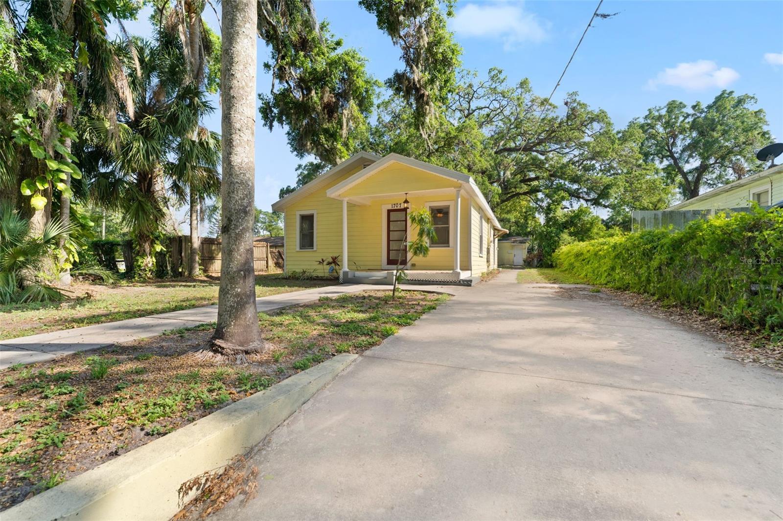 1707 E HENRY AVE, TAMPA, FL, 33610