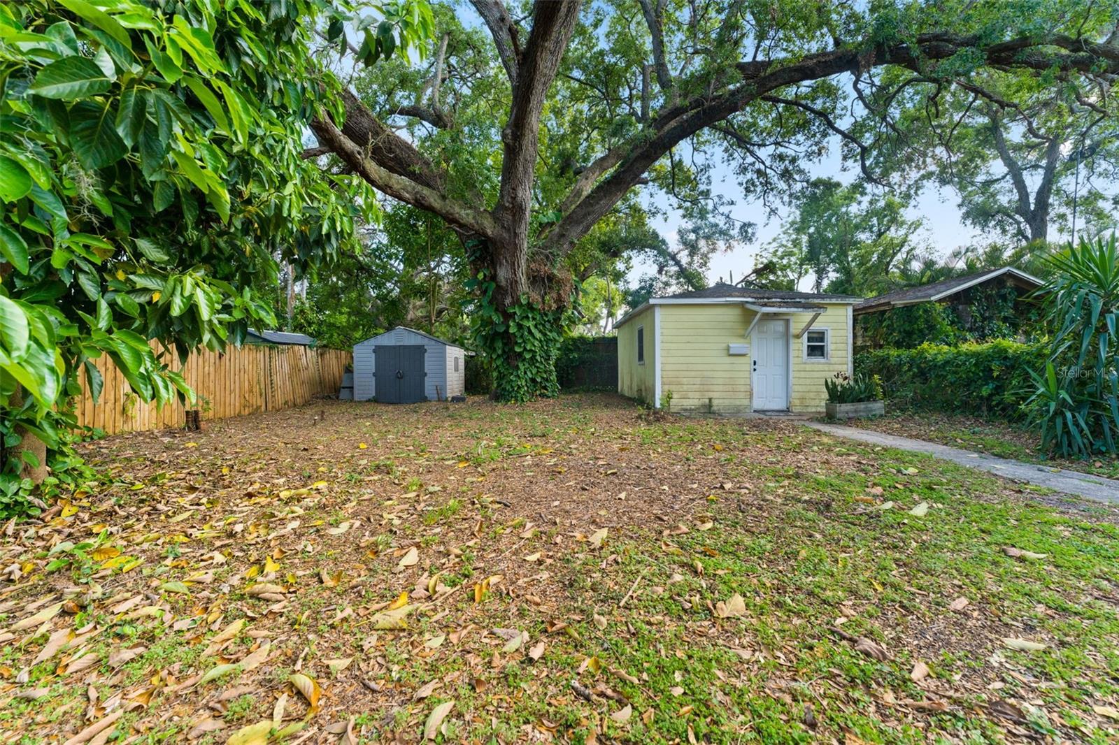1707 E HENRY AVE, TAMPA, FL, 33610