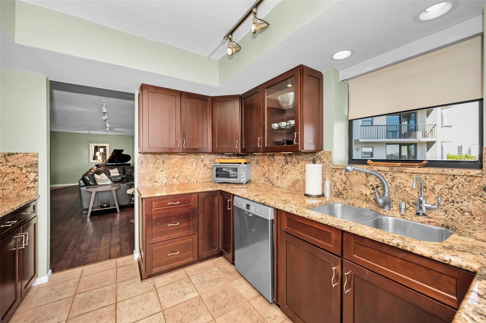 1660 GULF BLVD #307, CLEARWATER BEACH, FL, 33767