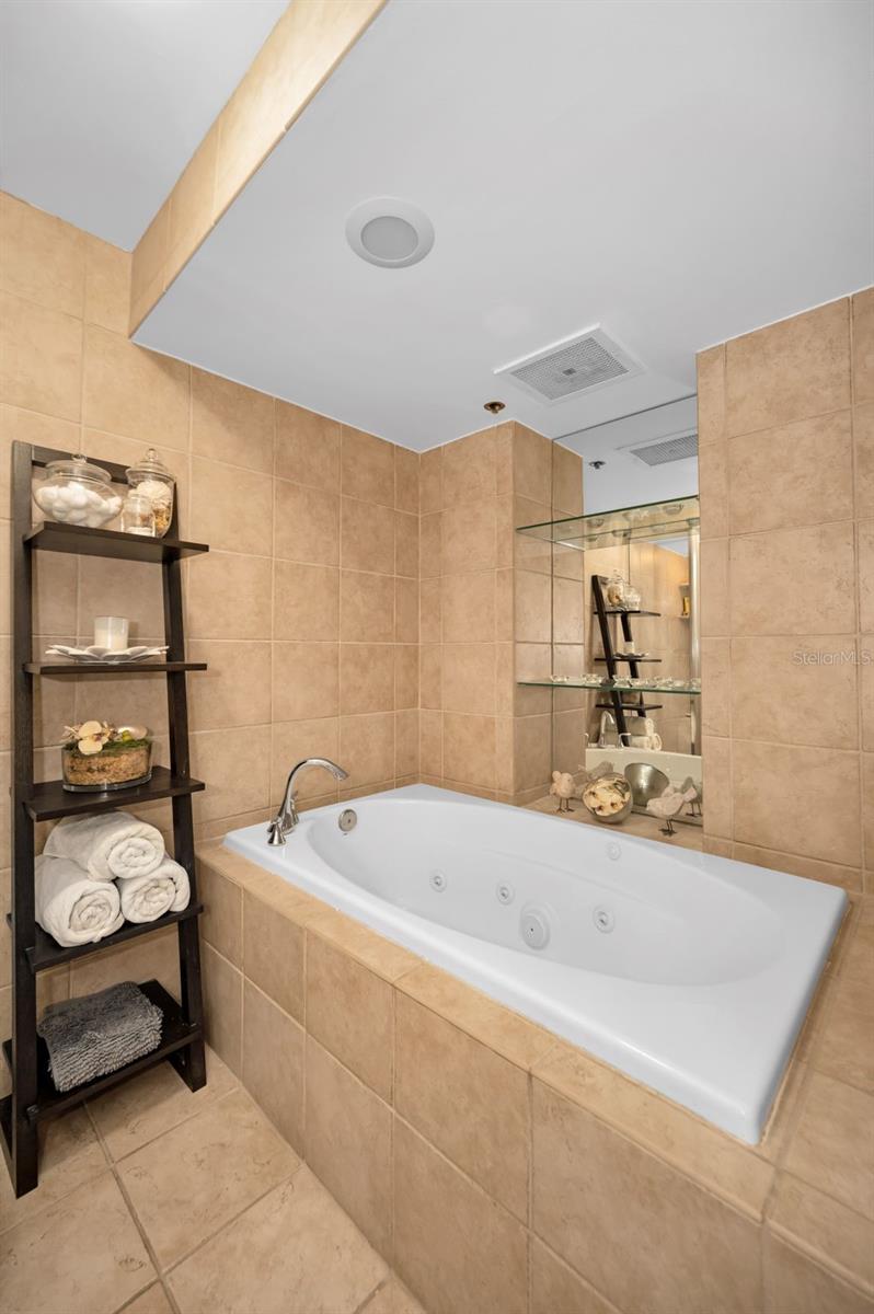 1660 GULF BLVD #307, CLEARWATER BEACH, FL, 33767