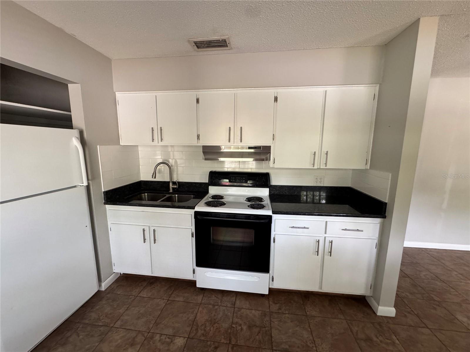 515 OAK AVE, MOUNT DORA, FL, 32757