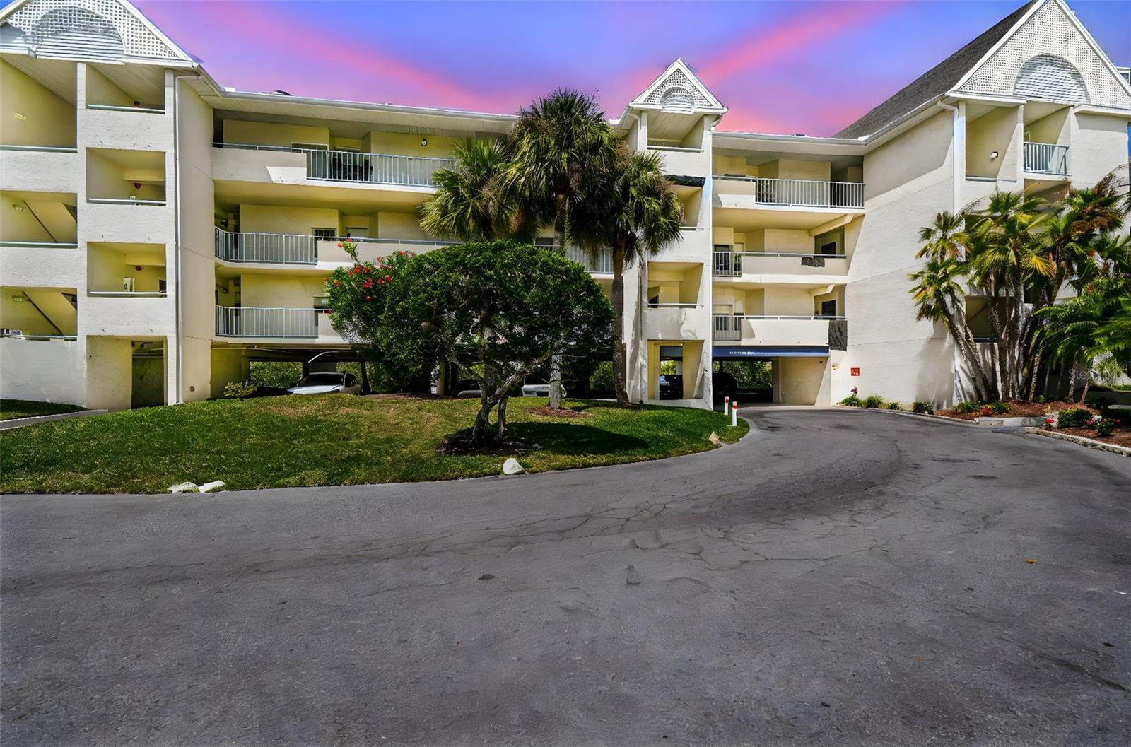 5537 SEA FOREST DR #301, NEW PORT RICHEY, FL, 34652