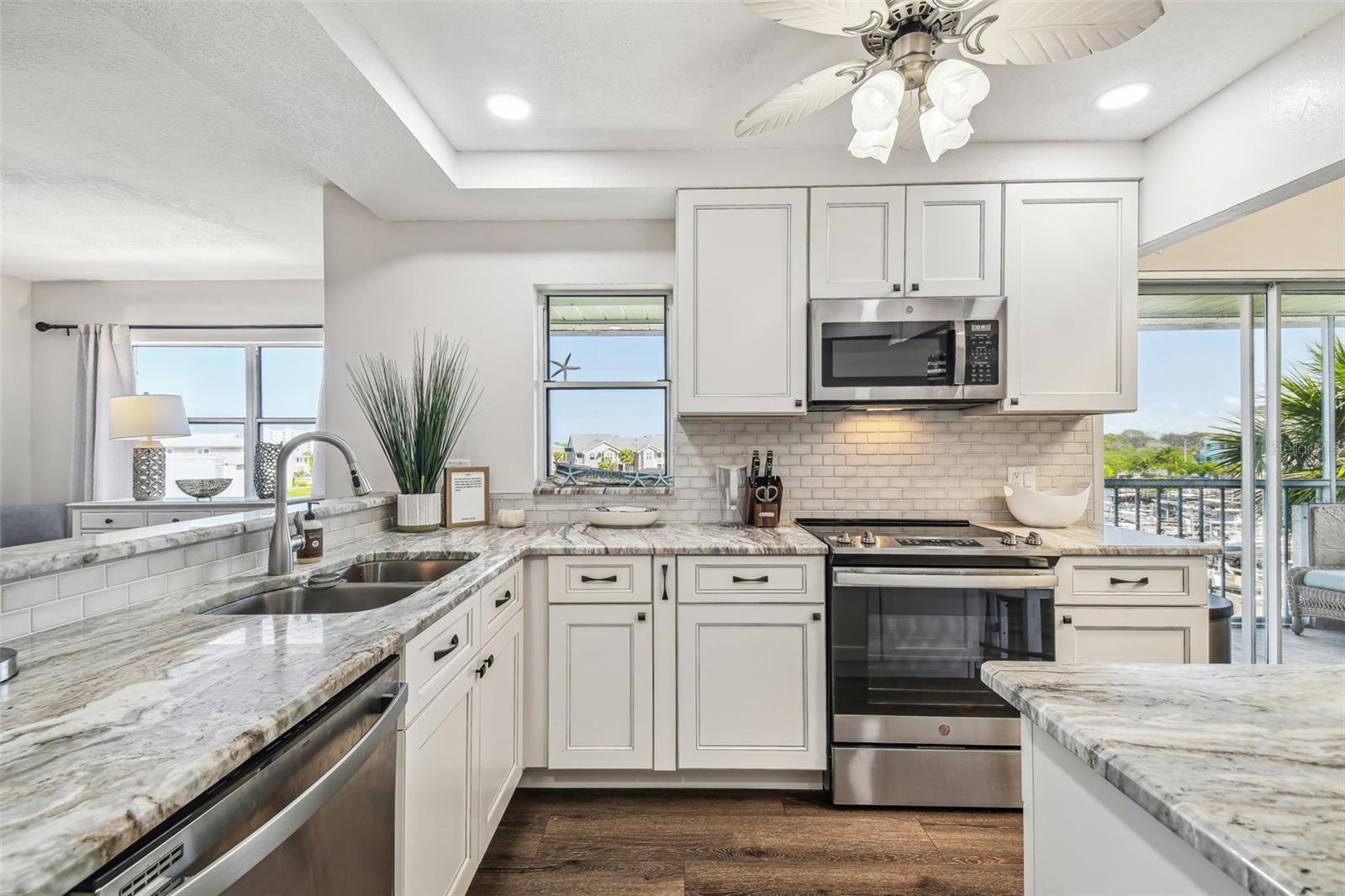5537 SEA FOREST DR #301, NEW PORT RICHEY, FL, 34652