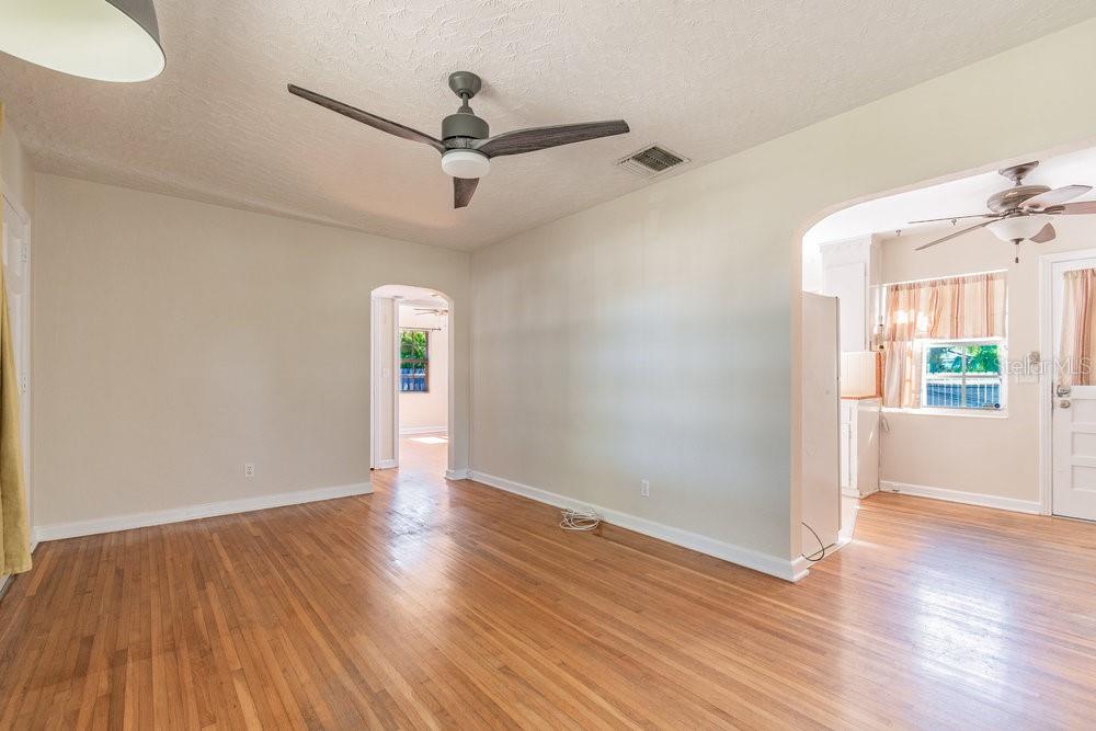 410 39TH AVE NE, ST PETERSBURG, FL, 33703